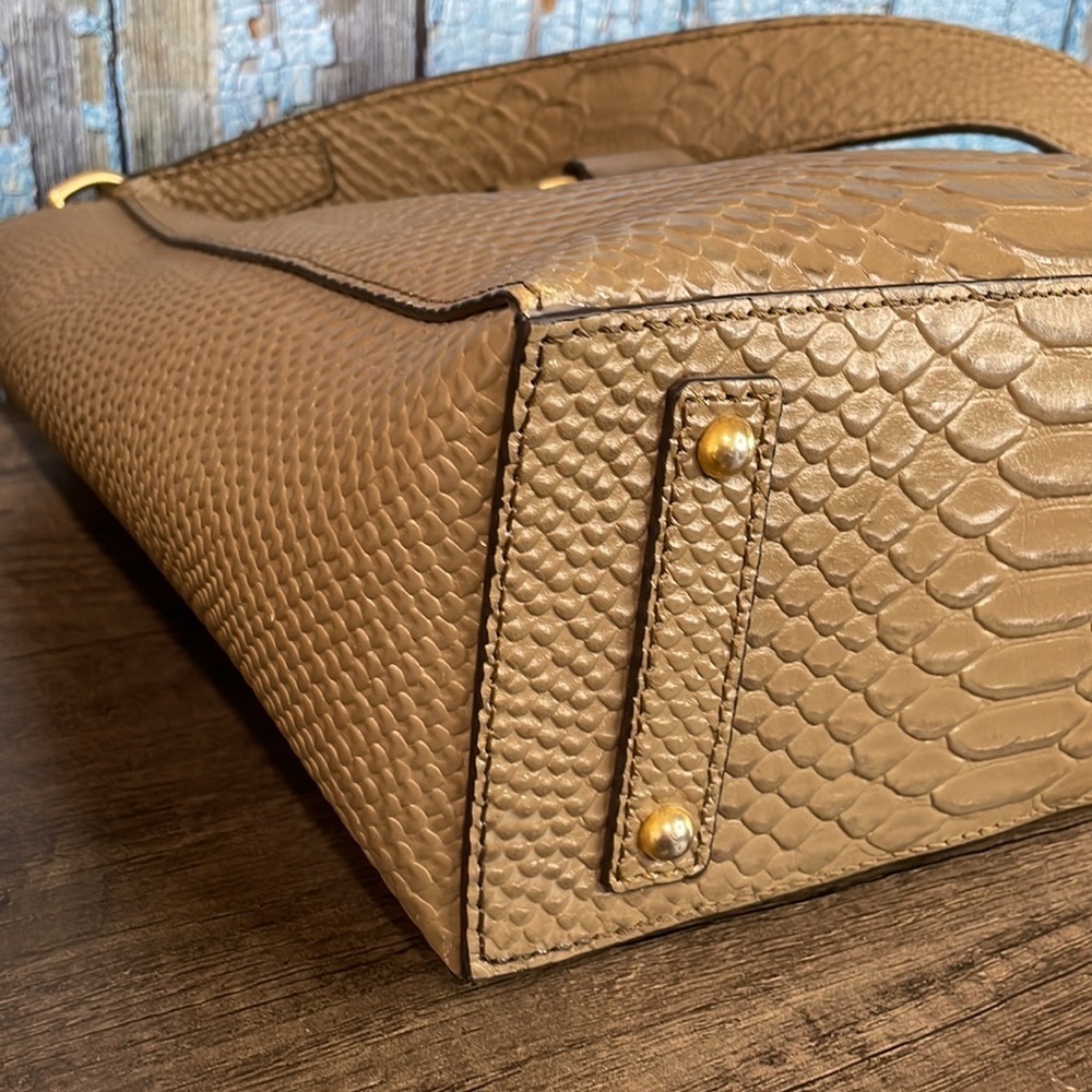 Dooney & Bourke Brynn tote.​​ - Picture 7 of 15